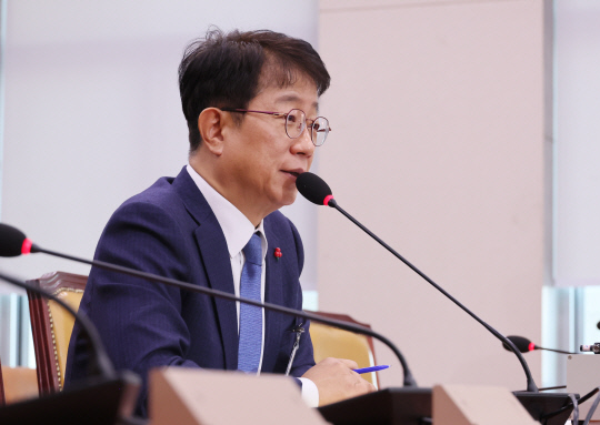 박상우 국토교통부 장관 후보자가 20일 오전 국회에서 열린 인사청문회에서 의원 질의에 답변하고 있다. 연합뉴스